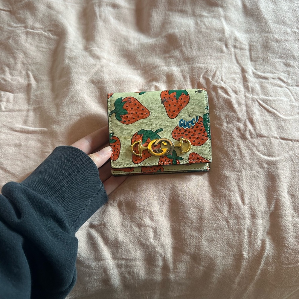 Gucci Women's Wallet with Strawberry Print - Cream and Orange